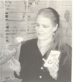 Aimée Morgana und Papagei N'kisi.jpg